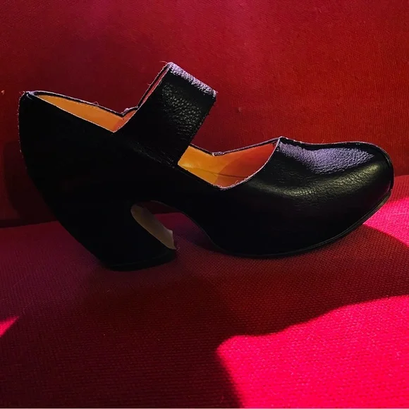 Killer John Fluevog Black Platform Mary Jane’s - Picture 4 of 12